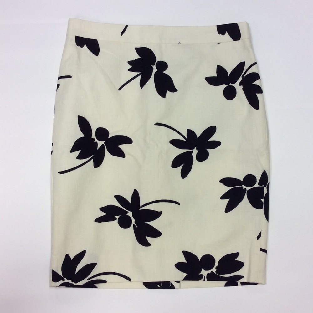 {2} NEW J. Crew Black & White Floral Pencil Skirt
